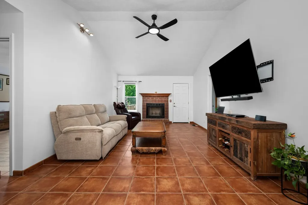 610 Nearlake Court La Vergne TN 37086