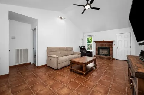 610 Nearlake Court La Vergne TN 37086