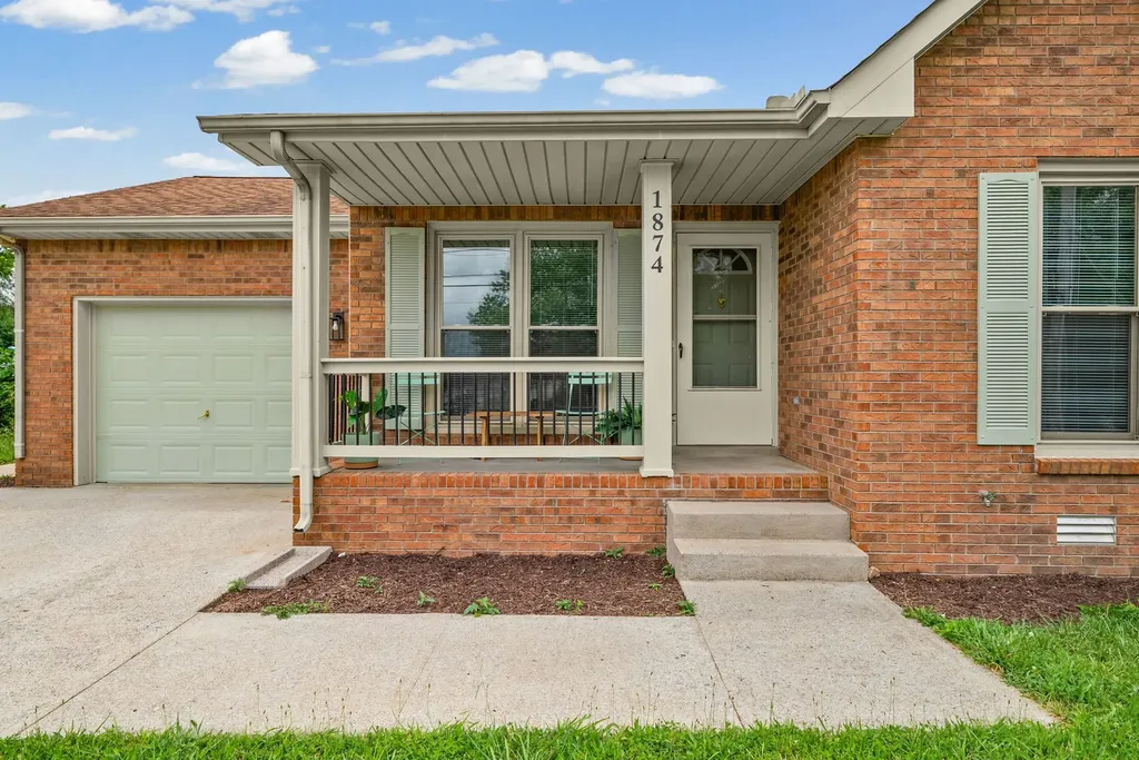 1874 Crestmont Court Clarksville TN 37042