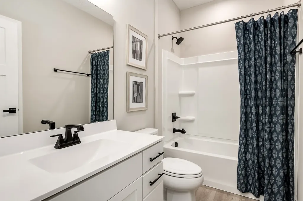 1907 Thoroughbred Way White House TN 37188