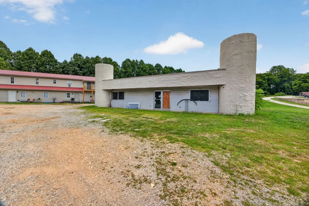 11279 Nashville Highway Baxter TN 38544