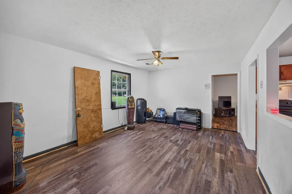 11279 Nashville Highway Baxter TN 38544