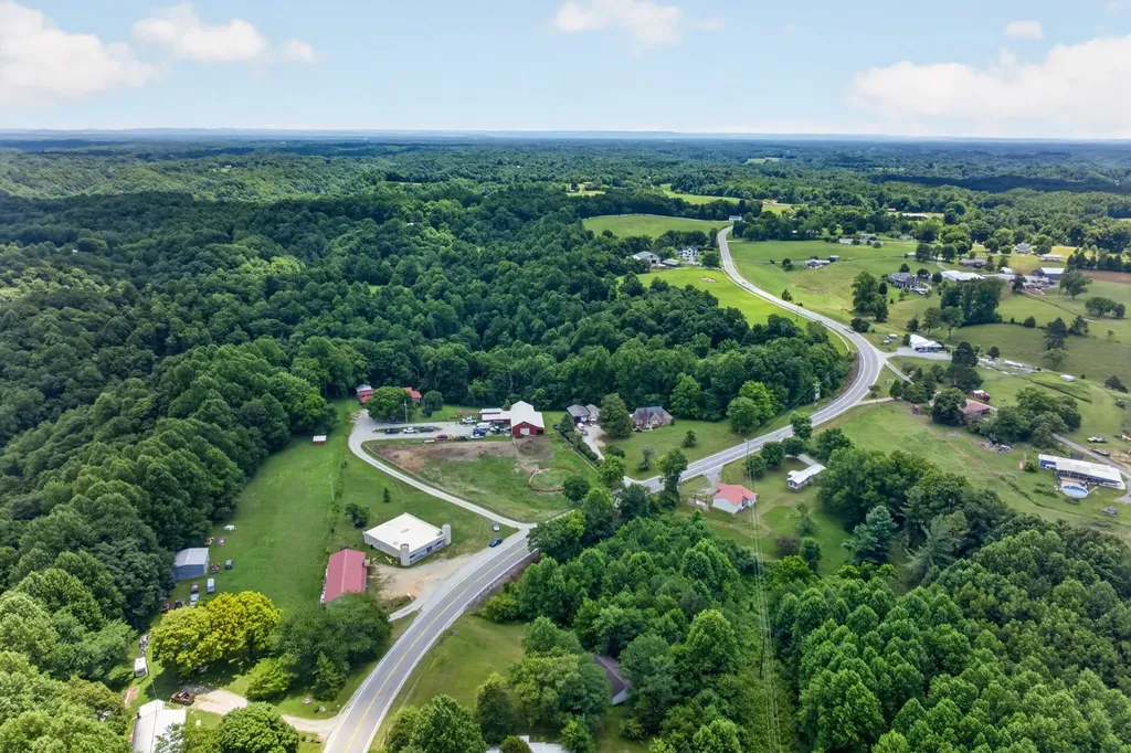 11279 Nashville Highway Baxter TN 38544