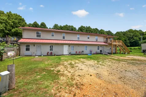 11279 Nashville Highway Baxter TN 38544