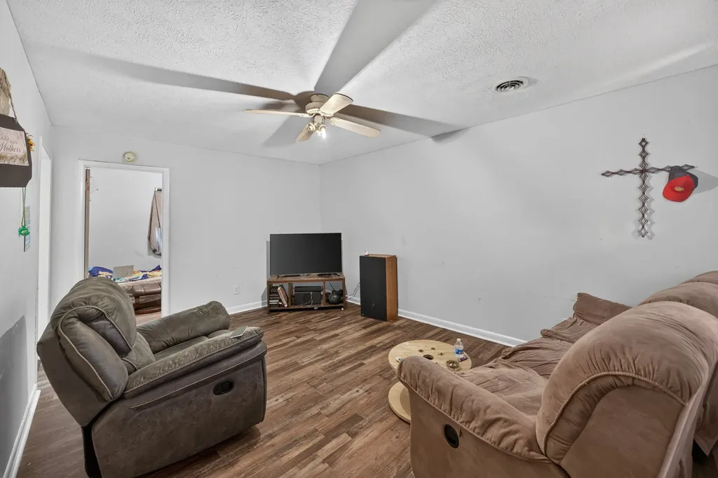 11279 Nashville Highway Baxter TN 38544