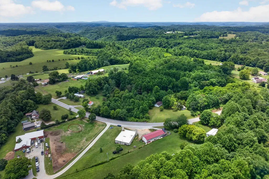 11279 Nashville Highway Baxter TN 38544
