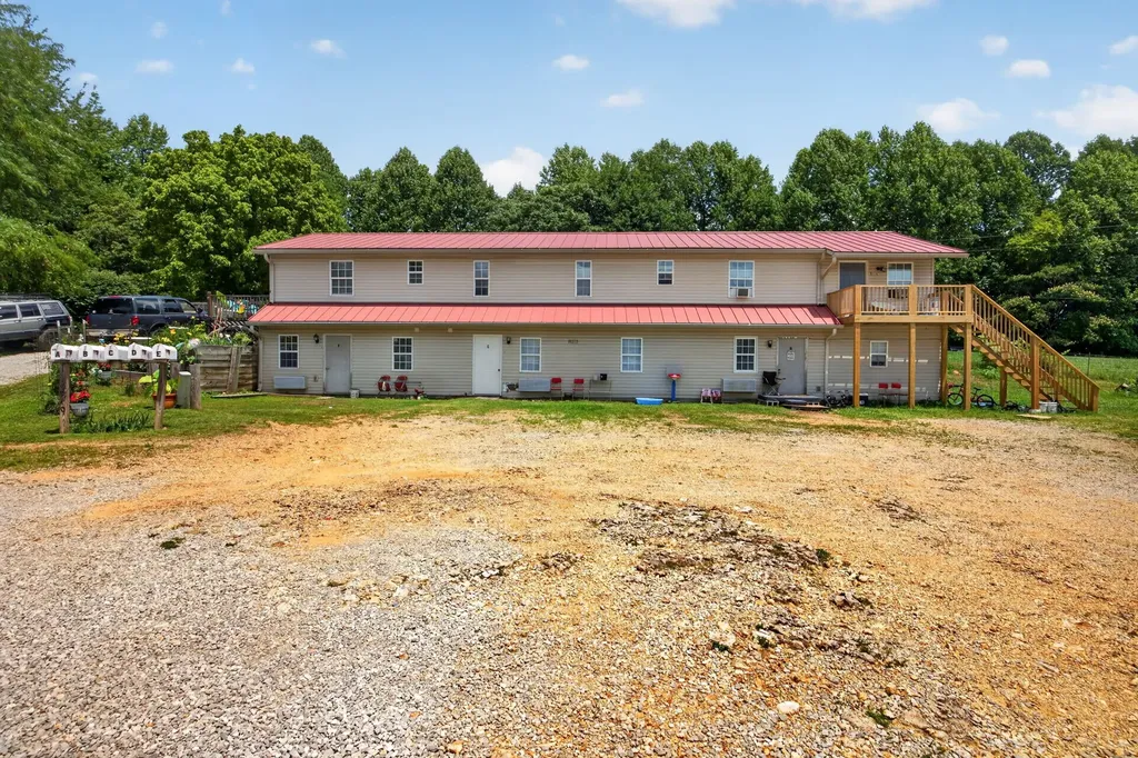 11279 Nashville Highway Baxter TN 38544
