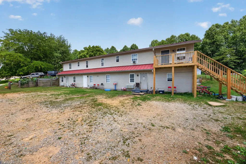 11279 Nashville Highway Baxter TN 38544