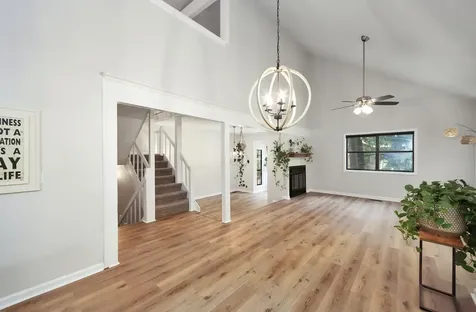 71 Colonial Cove Jackson TN 38305