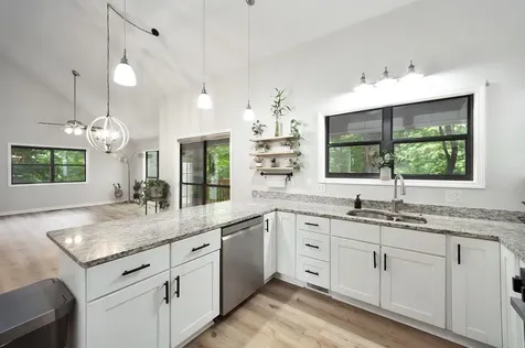71 Colonial Cove Jackson TN 38305