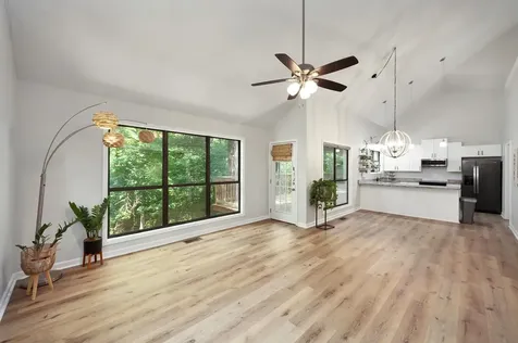 71 Colonial Cove Jackson TN 38305