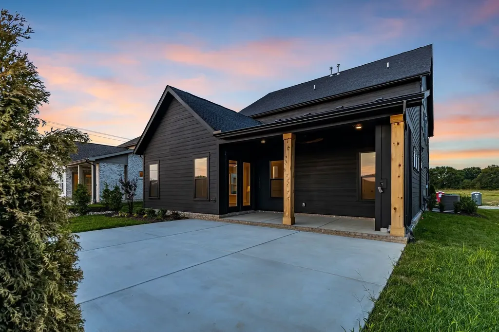 5201 Fairhaven Court Thompsons Station TN 37179