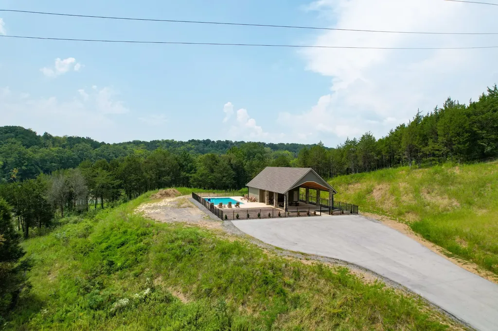 123 Ridge Point Trail Dandridge TN 37725