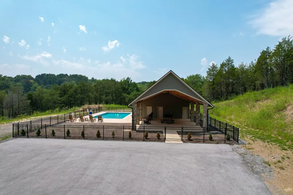 123 Ridge Point Trail Dandridge TN 37725