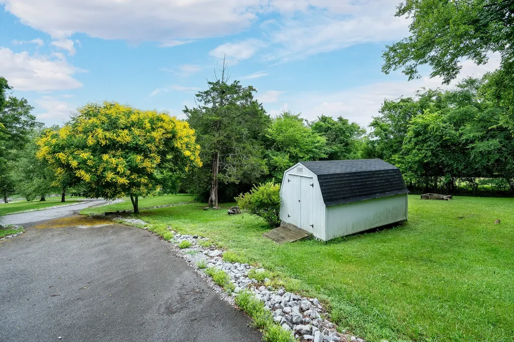 769 Happy Valley Road Bell Buckle TN 37020
