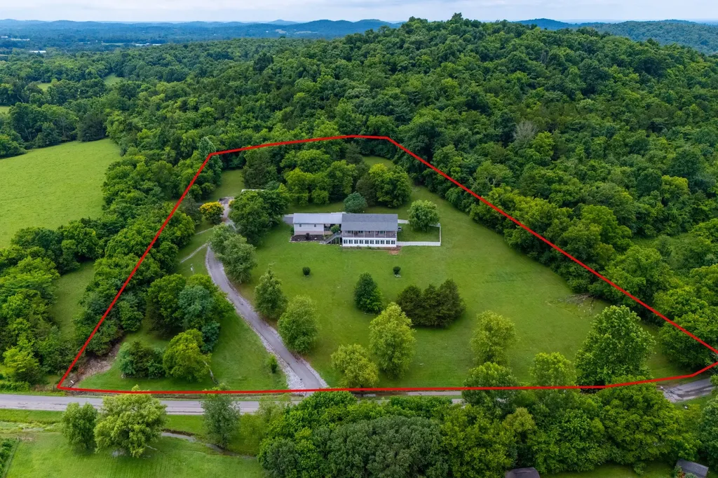 769 Happy Valley Road Bell Buckle TN 37020