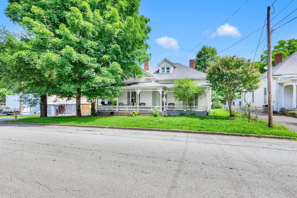 322 W 12th Street Columbia TN 38401