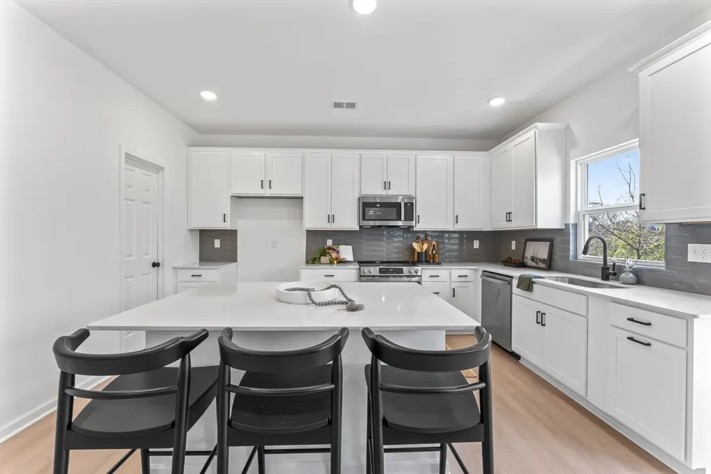 2958 Peaceful Valley Drive Columbia TN 38401