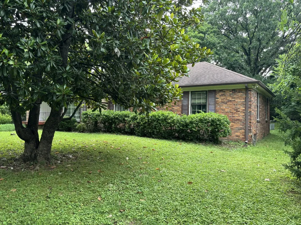 3836 Cross Creek Road Nashville TN 37215