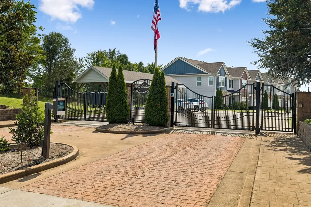1045 Enclave Avenue Pleasant View TN 37146