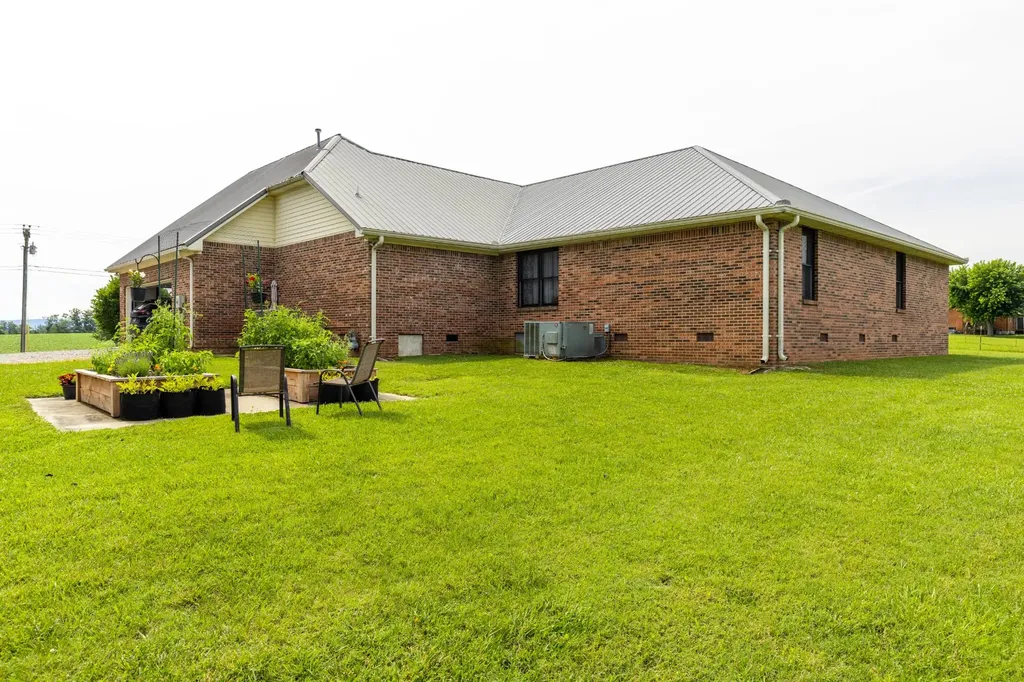 2325 Old Well Road Morrison TN 37357
