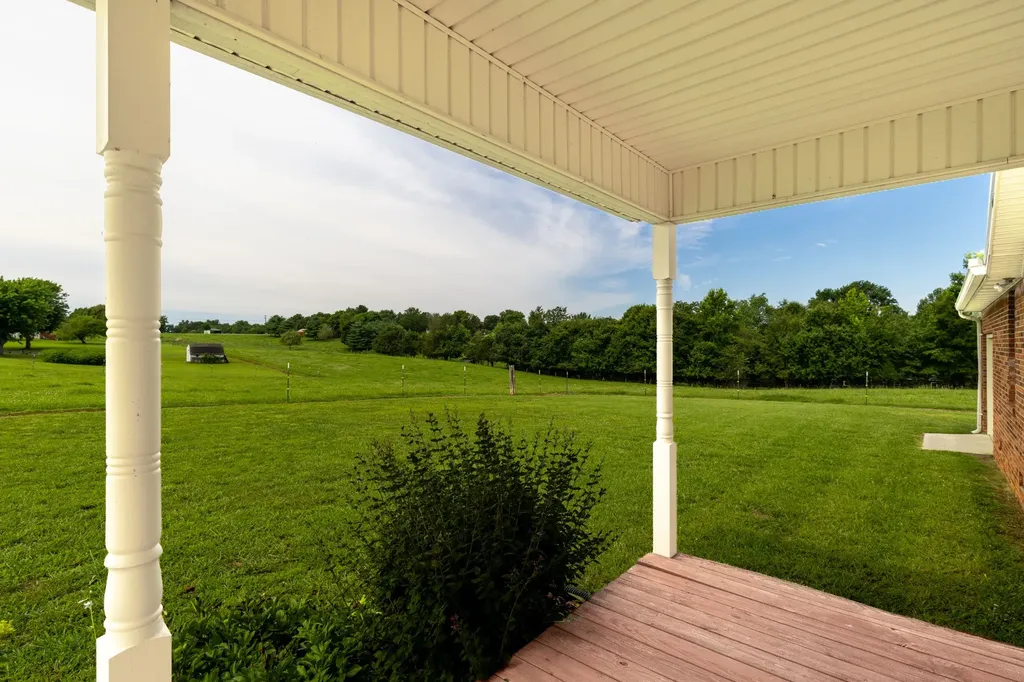 2325 Old Well Road Morrison TN 37357