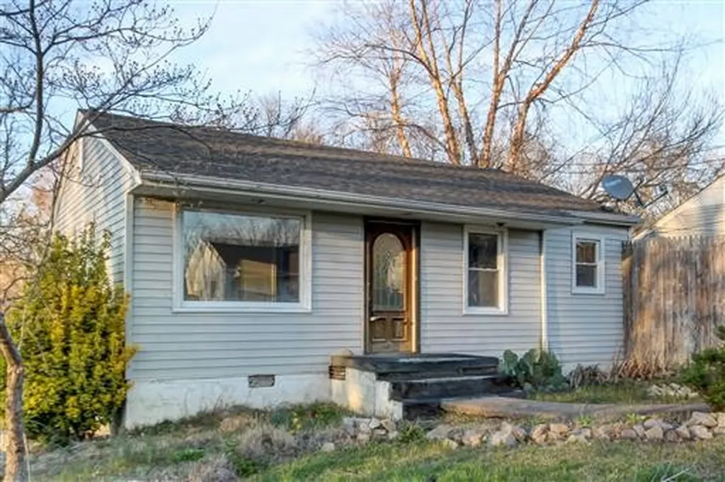 703 Monroe Street Clarksville TN 37040