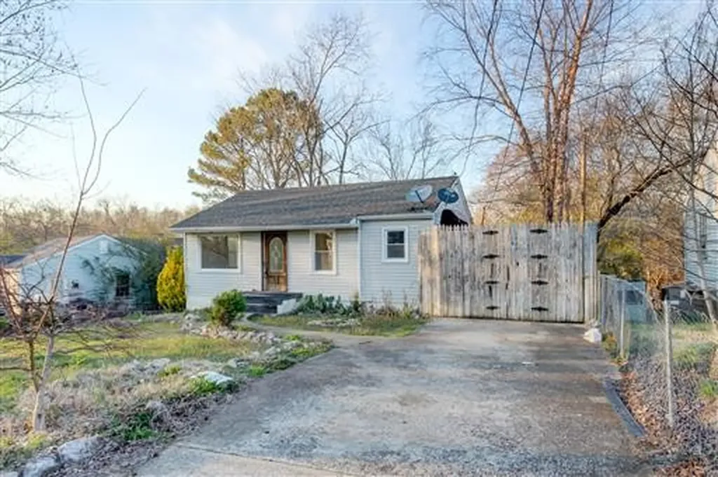 703 Monroe Street Clarksville TN 37040