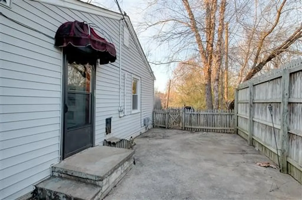 703 Monroe Street Clarksville TN 37040