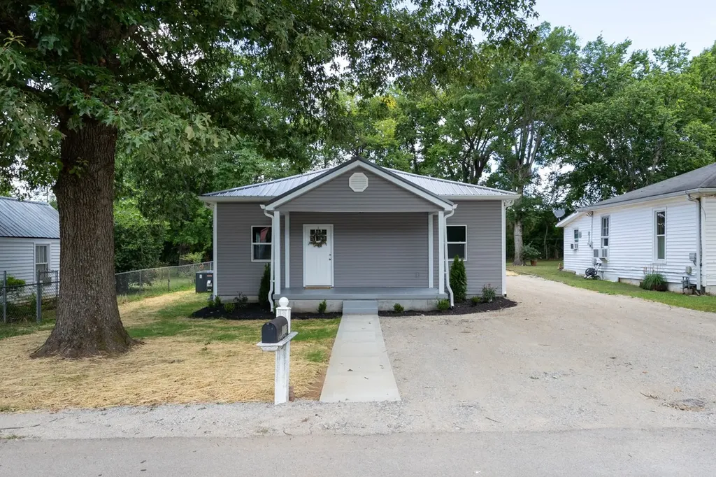 712 N Greenwood Extension Lebanon TN 37087