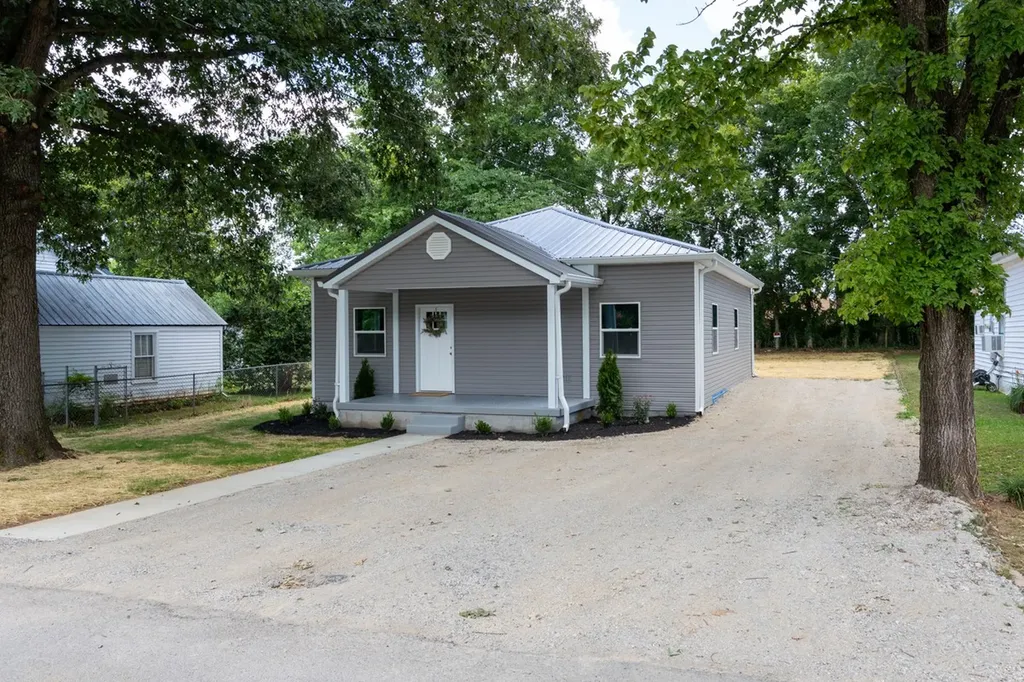 712 N Greenwood Extension Lebanon TN 37087