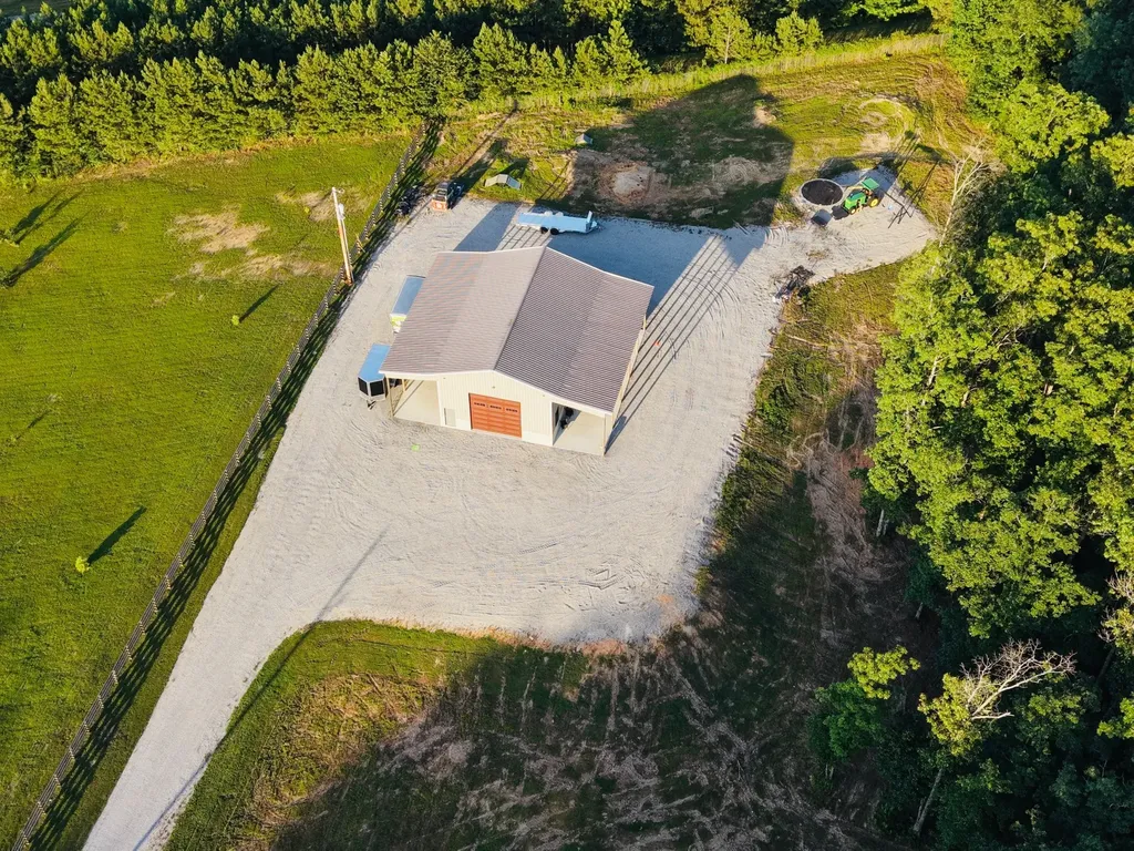 27 Davis Lane Lawrenceburg TN 38464