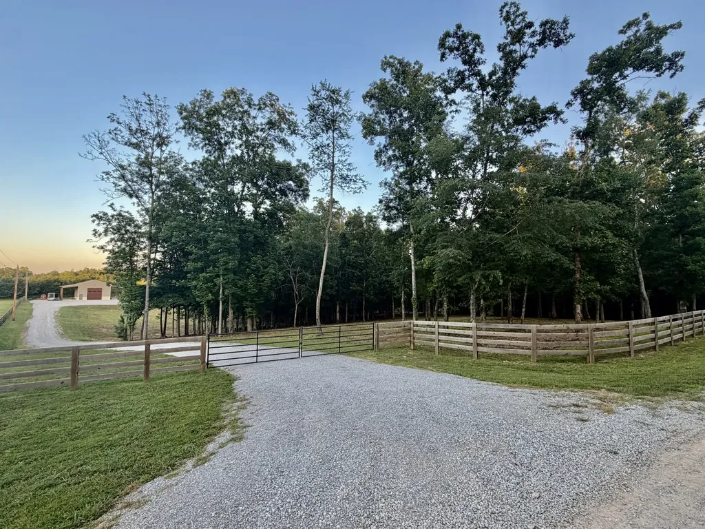 27 Davis Lane Lawrenceburg TN 38464
