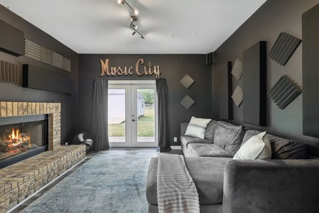 2210 Lynwood Drive Greenbrier TN 37073