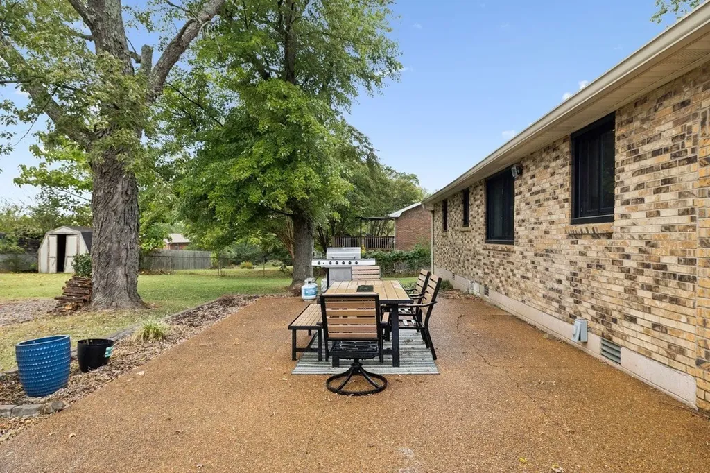 2210 Lynwood Drive Greenbrier TN 37073