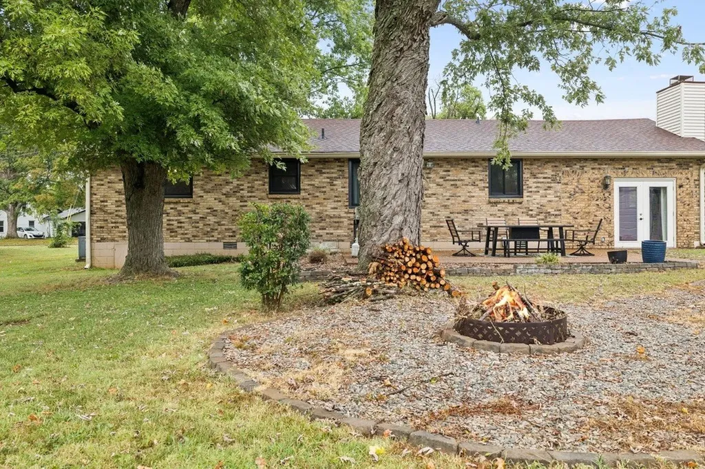 2210 Lynwood Drive Greenbrier TN 37073