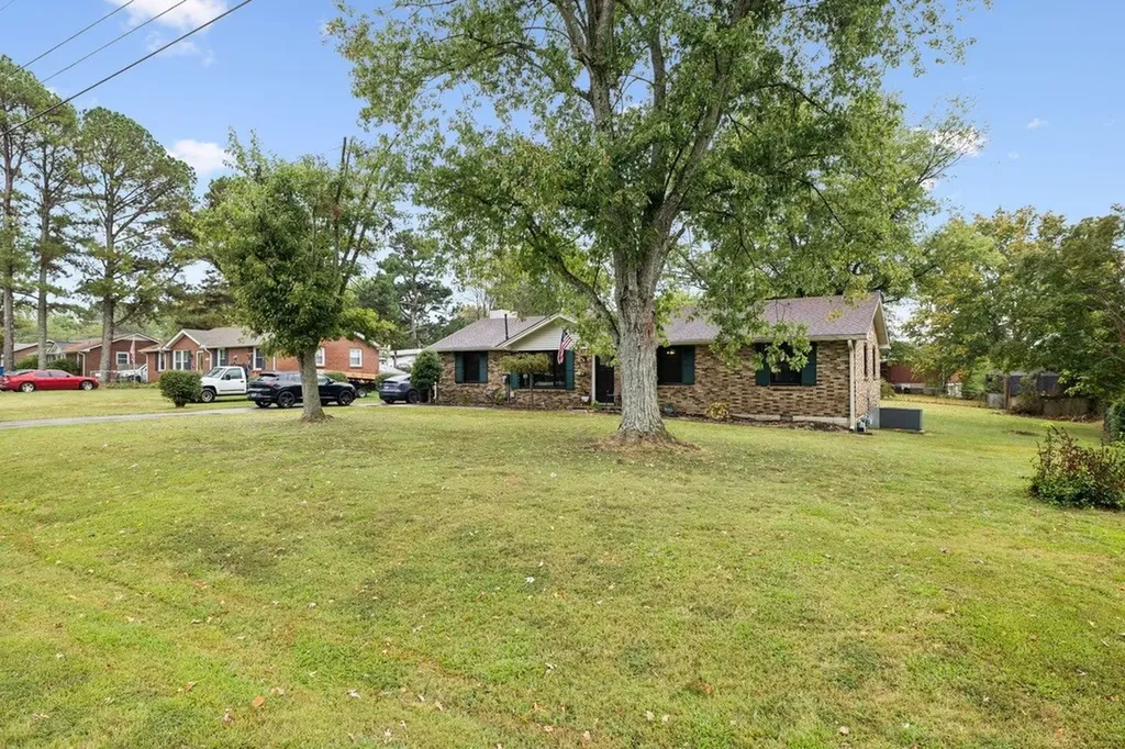 2210 Lynwood Drive Greenbrier TN 37073
