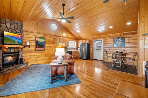 1529 Bears Den Way Sevierville TN 37862