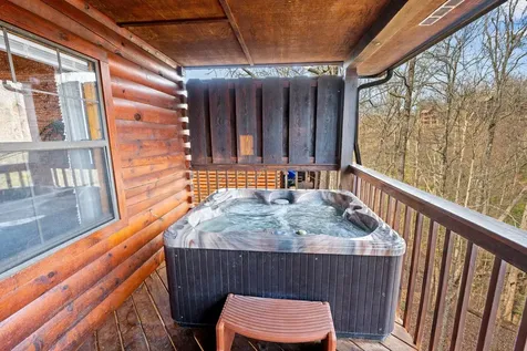 1529 Bears Den Way Sevierville TN 37862