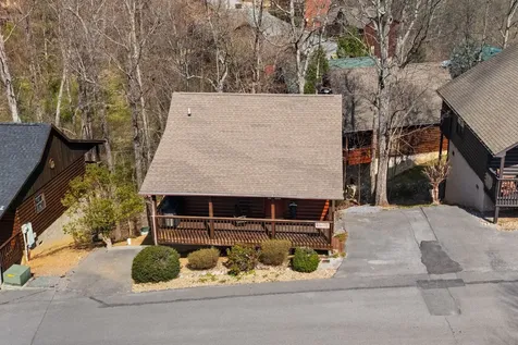 1529 Bears Den Way Sevierville TN 37862