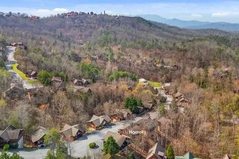 1529 Bears Den Way Sevierville TN 37862