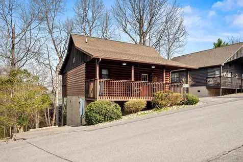 1529 Bears Den Way Sevierville TN 37862