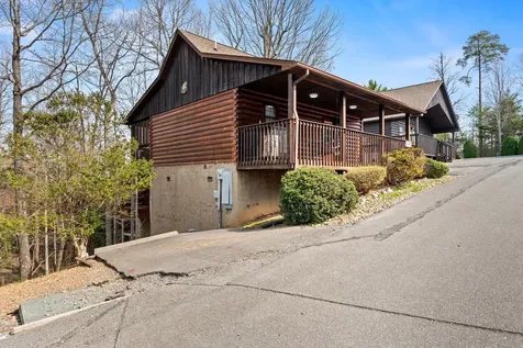 1529 Bears Den Way Sevierville TN 37862