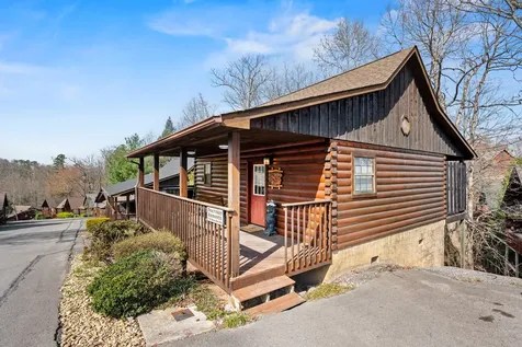 1529 Bears Den Way Sevierville TN 37862