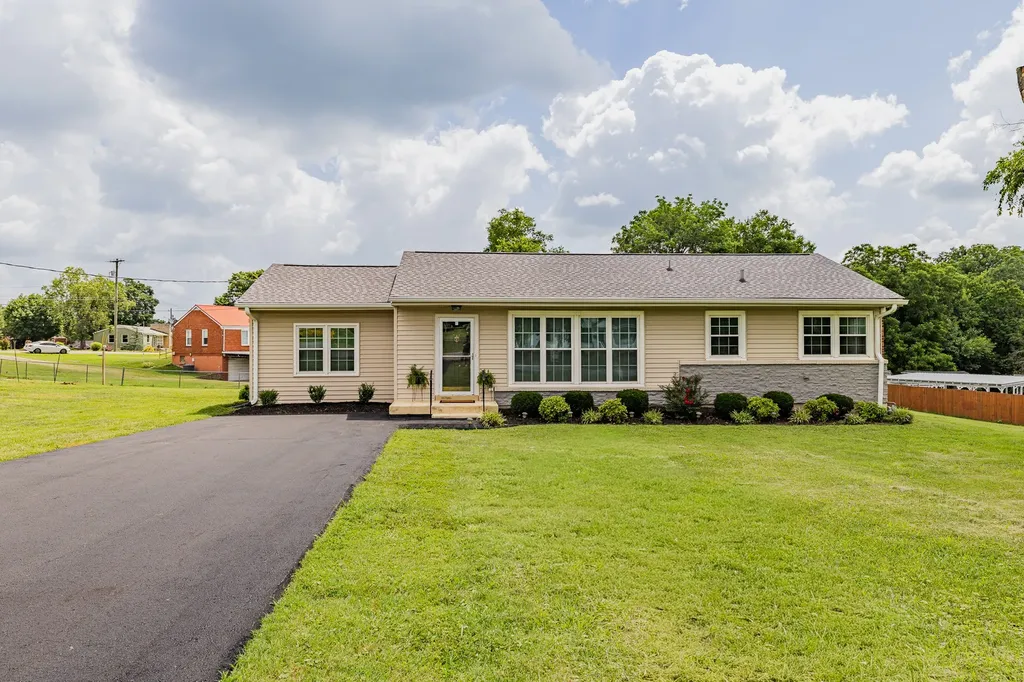 4428 Saunders Avenue Nashville TN 37216