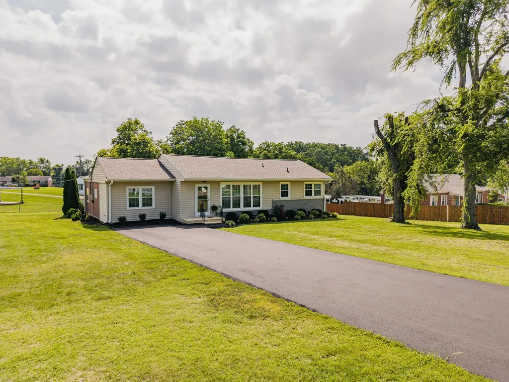 4428 Saunders Avenue Nashville TN 37216