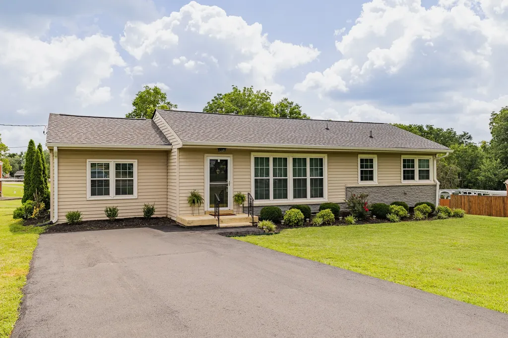 4428 Saunders Avenue Nashville TN 37216