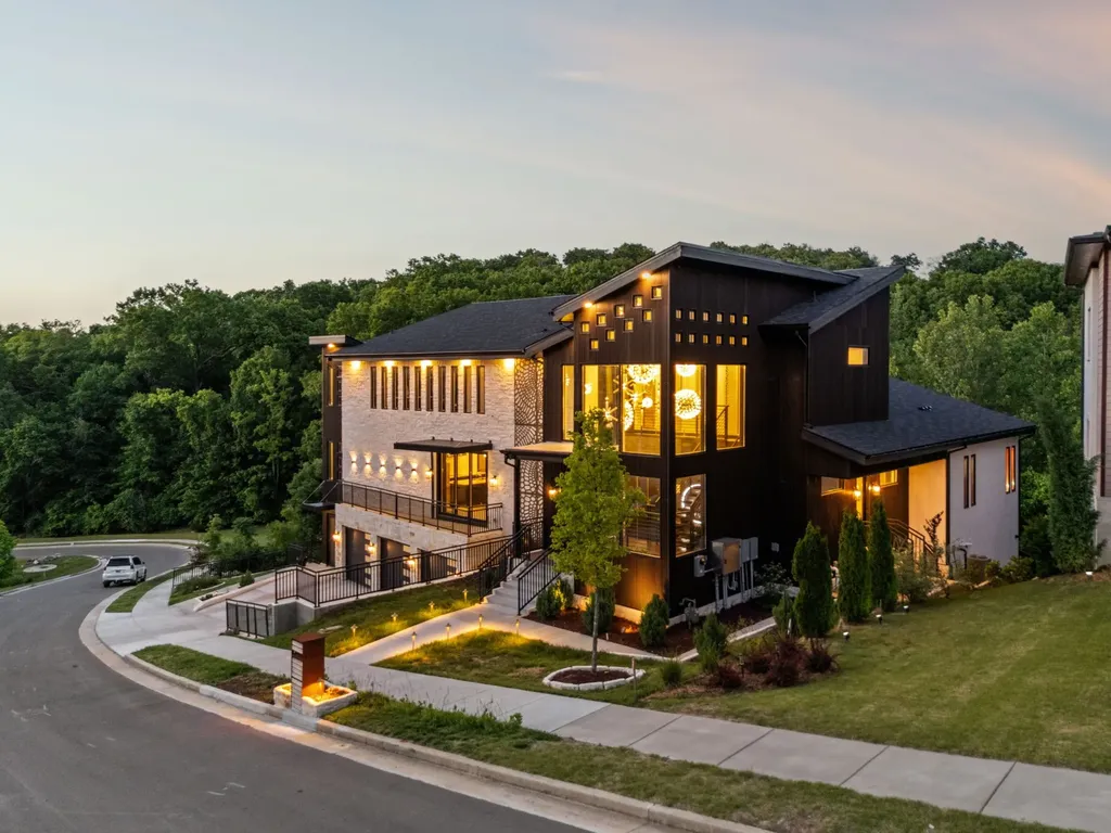 5824 Woodland Hills Drive Nashville TN 37211