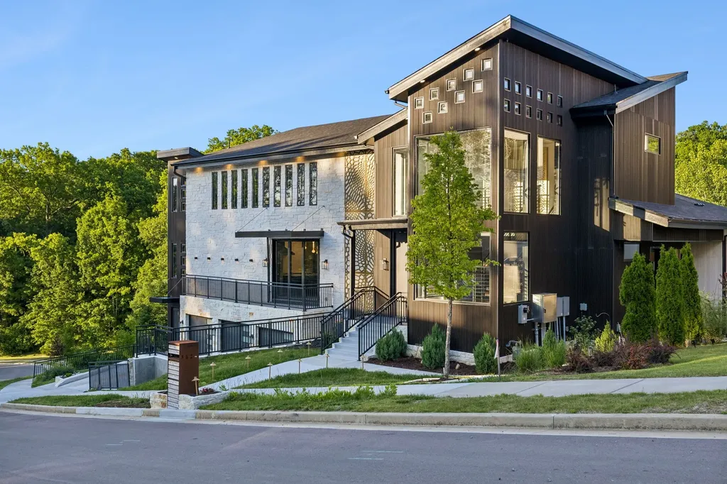 5824 Woodland Hills Drive Nashville TN 37211