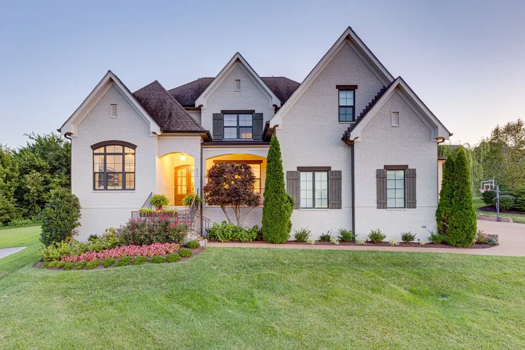 211 Snowden St, W Franklin TN 37064